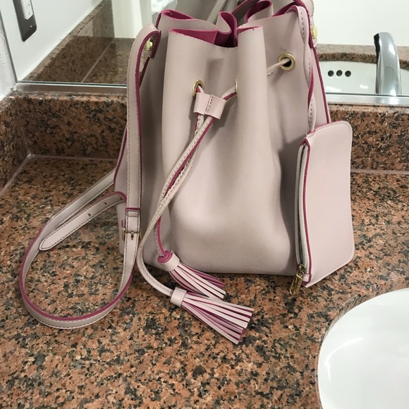 Pink Steve Madden drawstring bucket bag - Picture 3 of 4